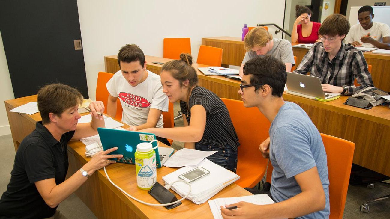 Prof. Janice Hudgings teaching a class at Pomona College